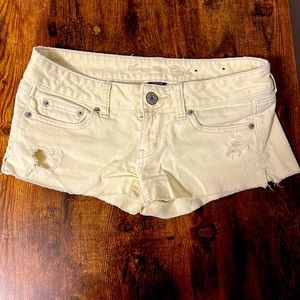 American Eagle light yellow shorts